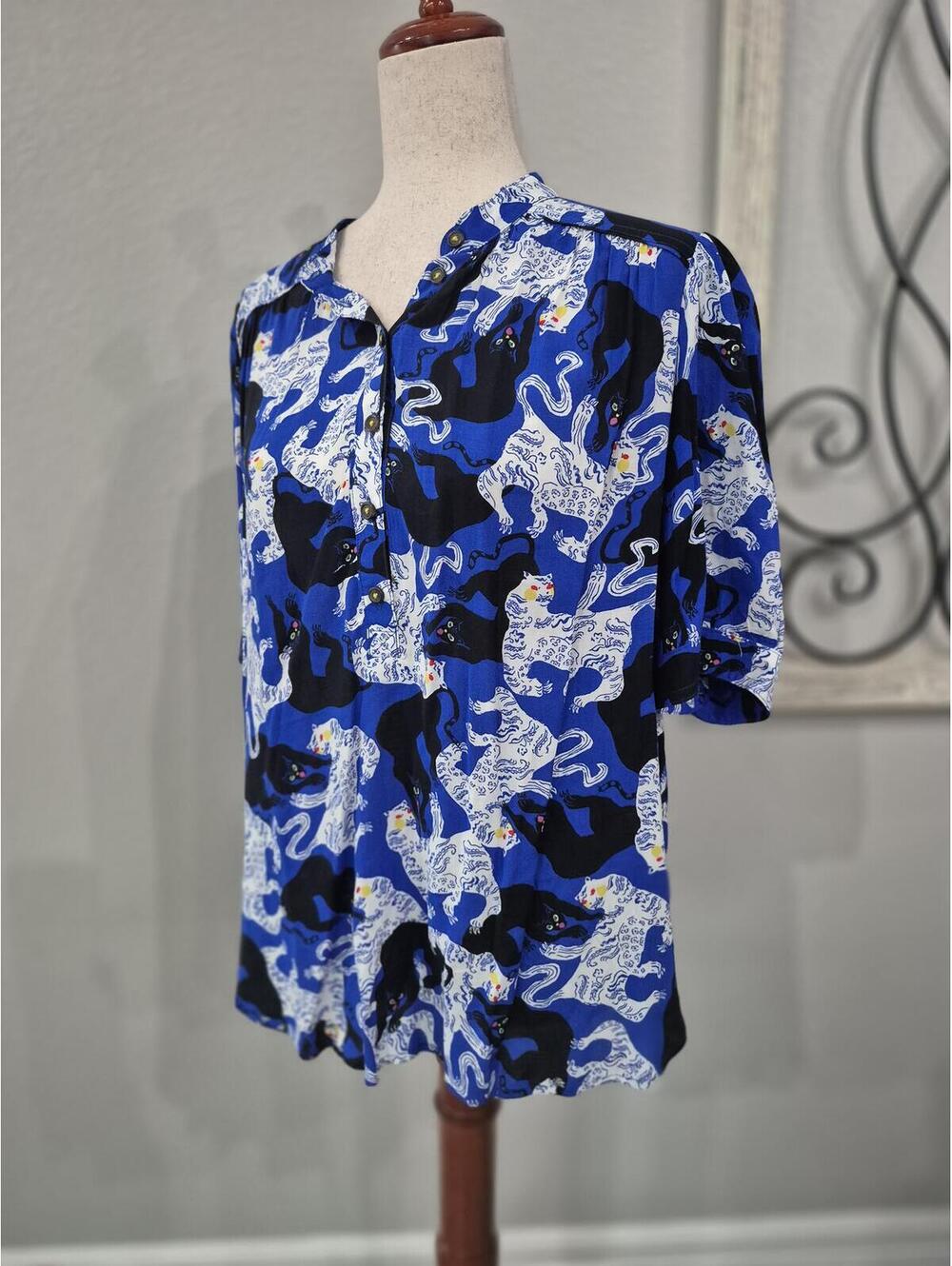 Emily Isabella New Botton Shirt Size Medium - Picture 5 of 9